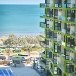 Alezzi Beach Resort Pool & Spa - Soph 公寓 那沃达利